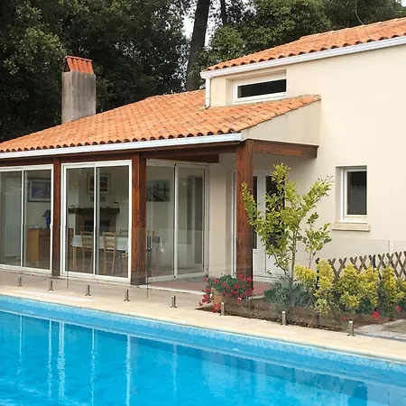 Maison Avec Piscine Pres De L'ocean Hébergement de vacances *