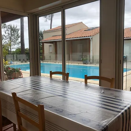 度假居 Maison Piscine Partage Vers Ocean 圣特罗让莱班